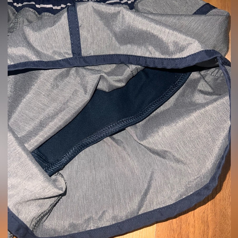 Lululemon size 8, 4” inseam - Picture 8 of 8